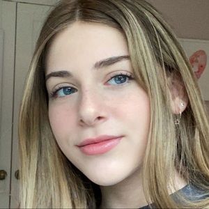 Meet your Posher, Phoebe